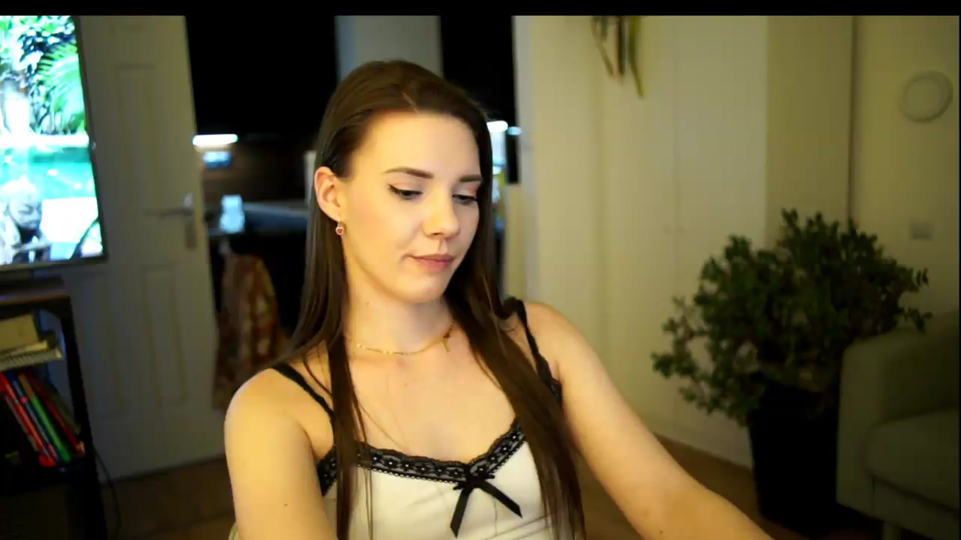 Gallery image thumbnail from AppleofYourEye's myfreecams stream on, 07/10/2026, 23:03 image 19 of 20