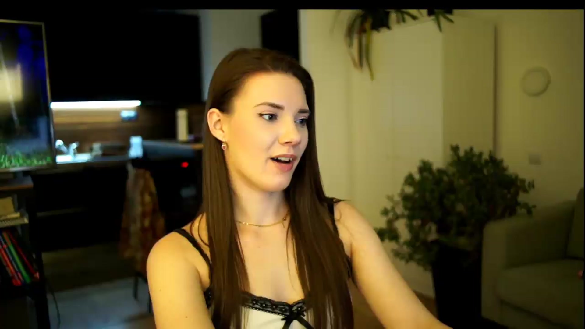 Gallery image thumbnail from AppleofYourEye's myfreecams stream on, 07/10/2026, 23:03 image 6 of 20