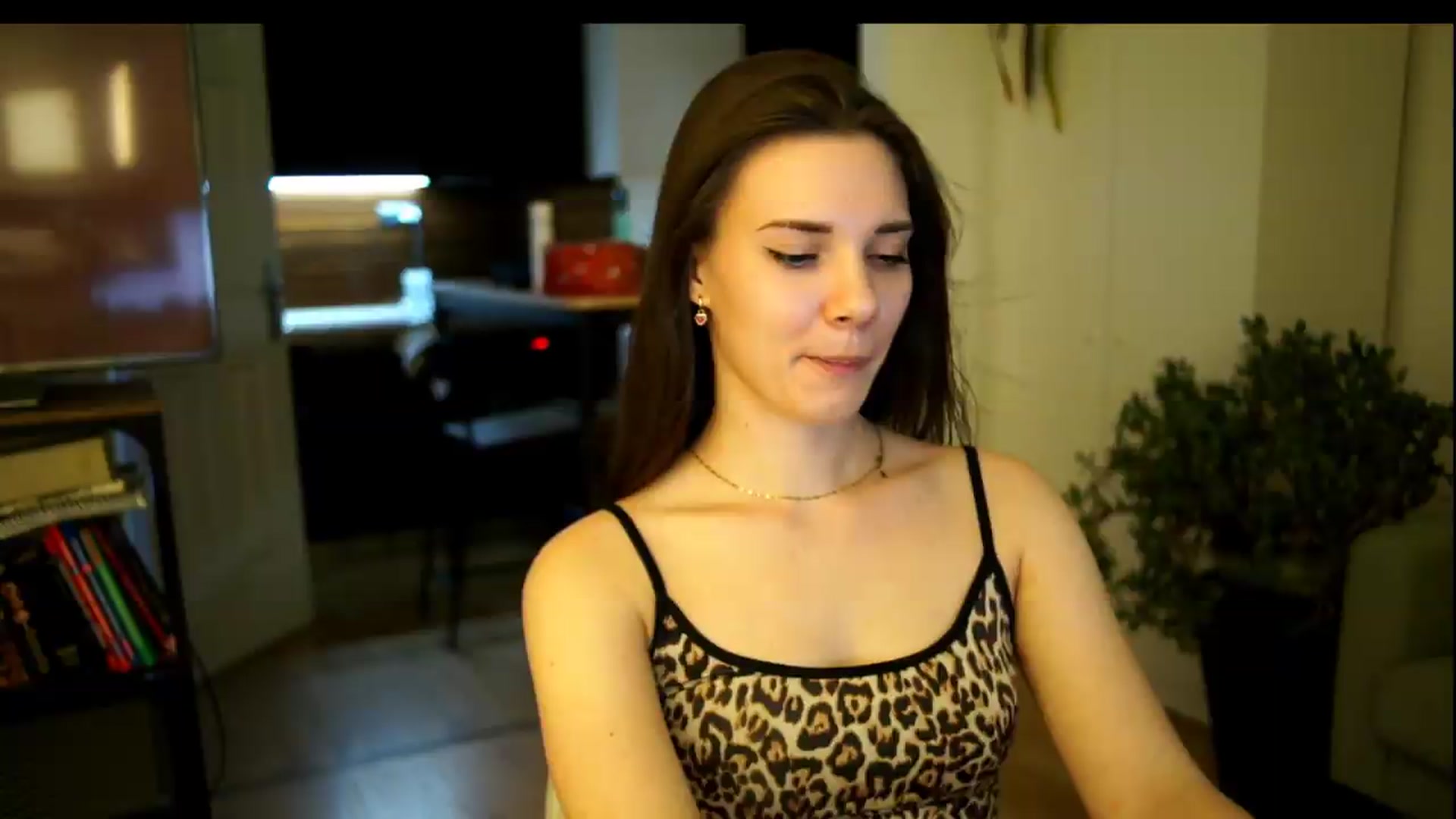 Gallery image thumbnail from AppleofYourEye's myfreecams stream on, 07/11/2026, 22:39 image 16 of 20