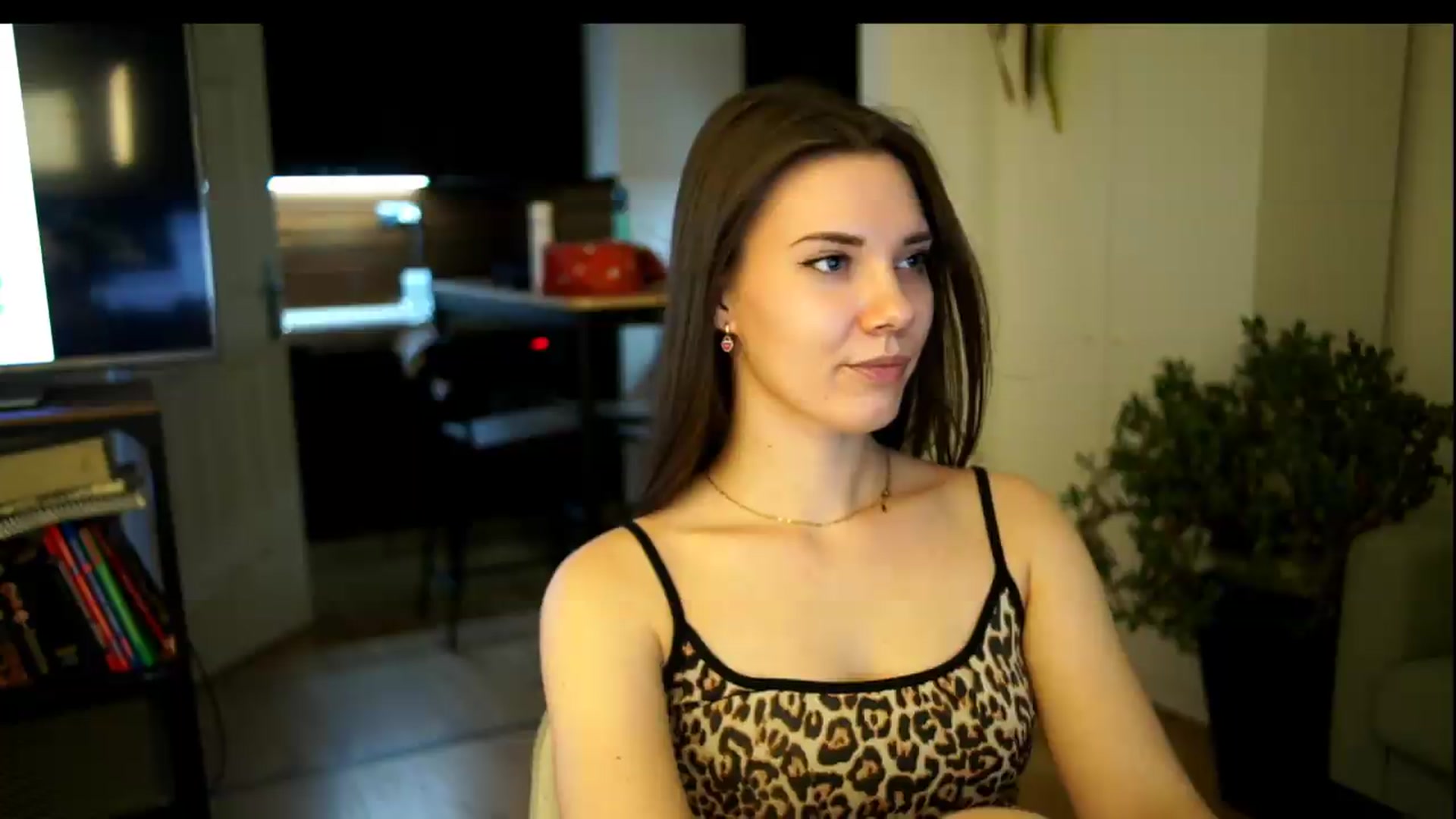 Gallery image thumbnail from AppleofYourEye's myfreecams stream on, 07/11/2026, 22:39 image 11 of 20