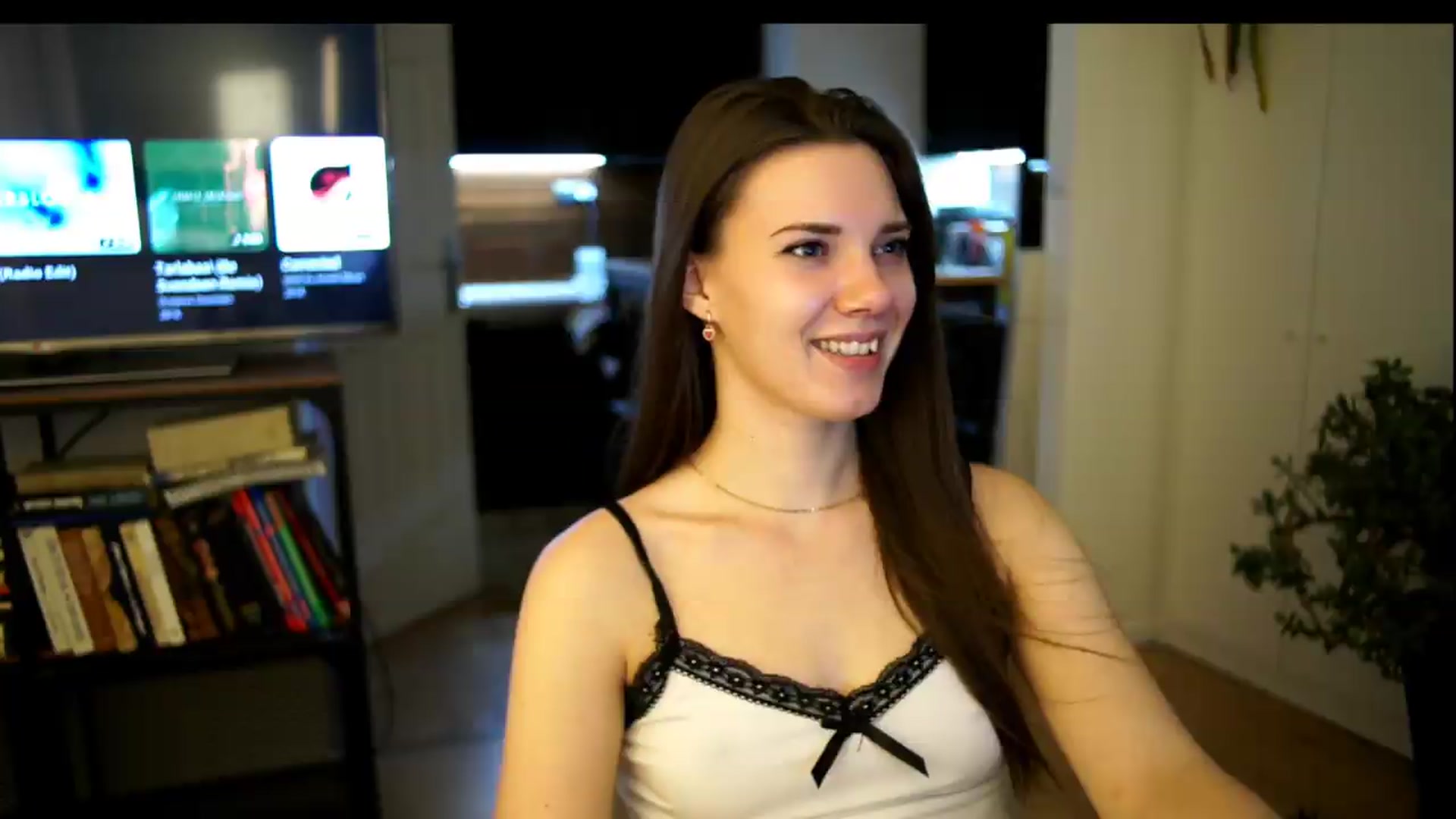 Gallery image thumbnail from AppleofYourEye's myfreecams stream on, 07/11/2026, 23:56 image 16 of 20