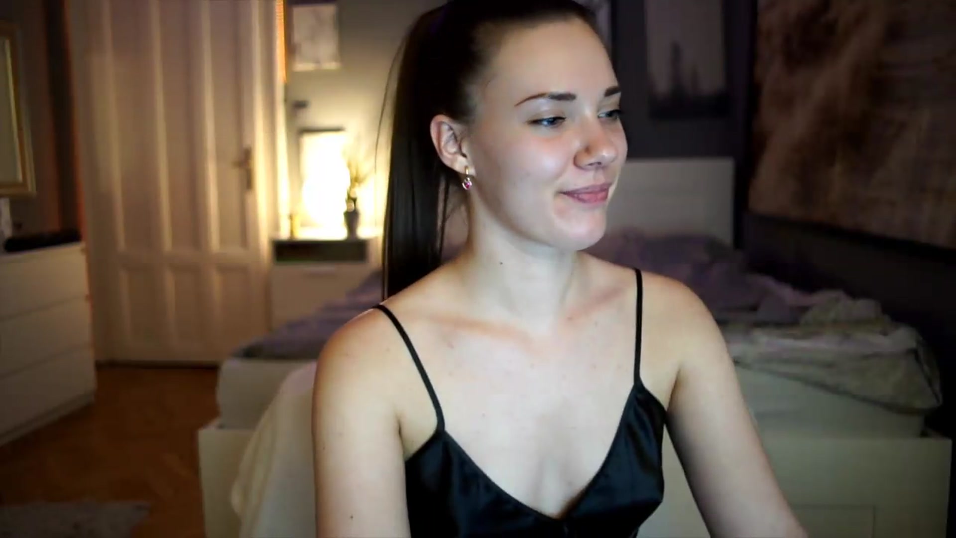 Gallery image thumbnail from AppleofYourEye's myfreecams stream on, 07/28/2026, 06:53 image 17 of 20