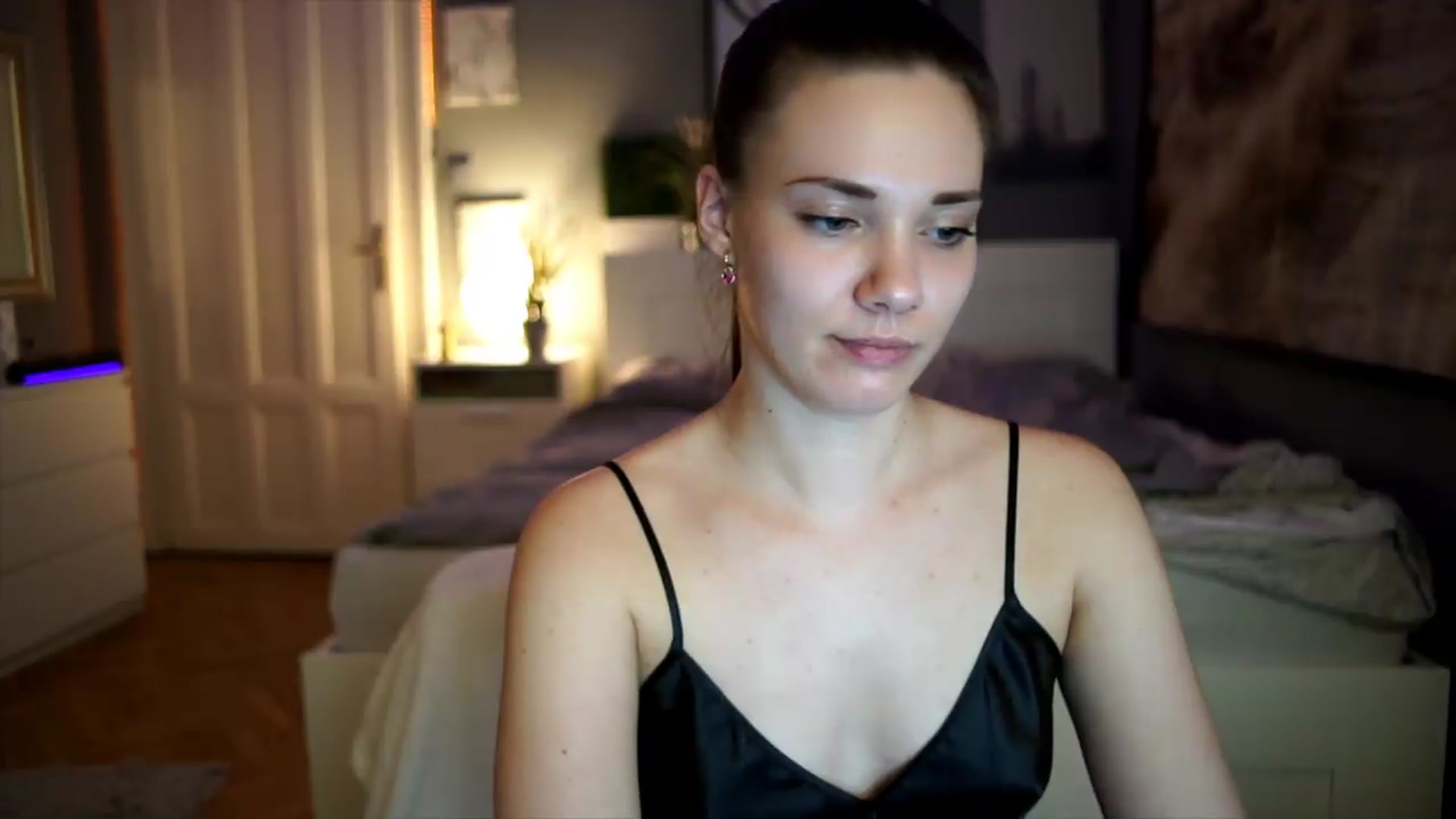 Gallery image thumbnail from AppleofYourEye's myfreecams stream on, 07/28/2026, 06:53 image 12 of 20