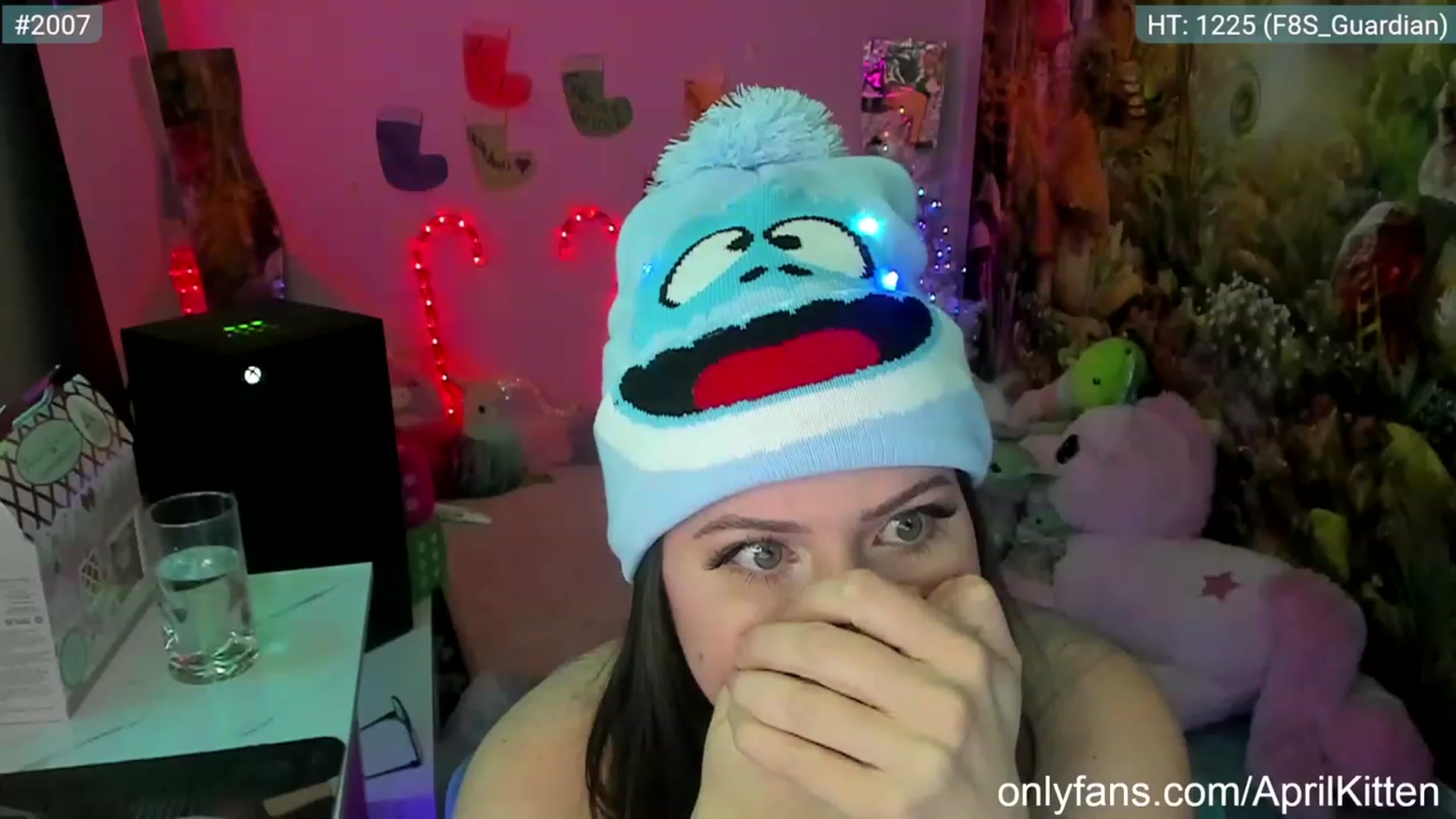 Gallery image thumbnail from April's myfreecams stream on, 12/11/2022, 07:31 image 16 of 20