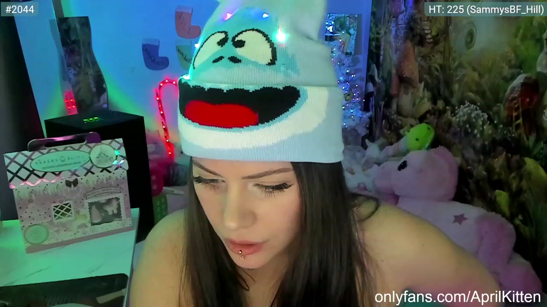 Gallery image thumbnail from April's myfreecams stream on, 12/11/2022, 07:31 image 7 of 20