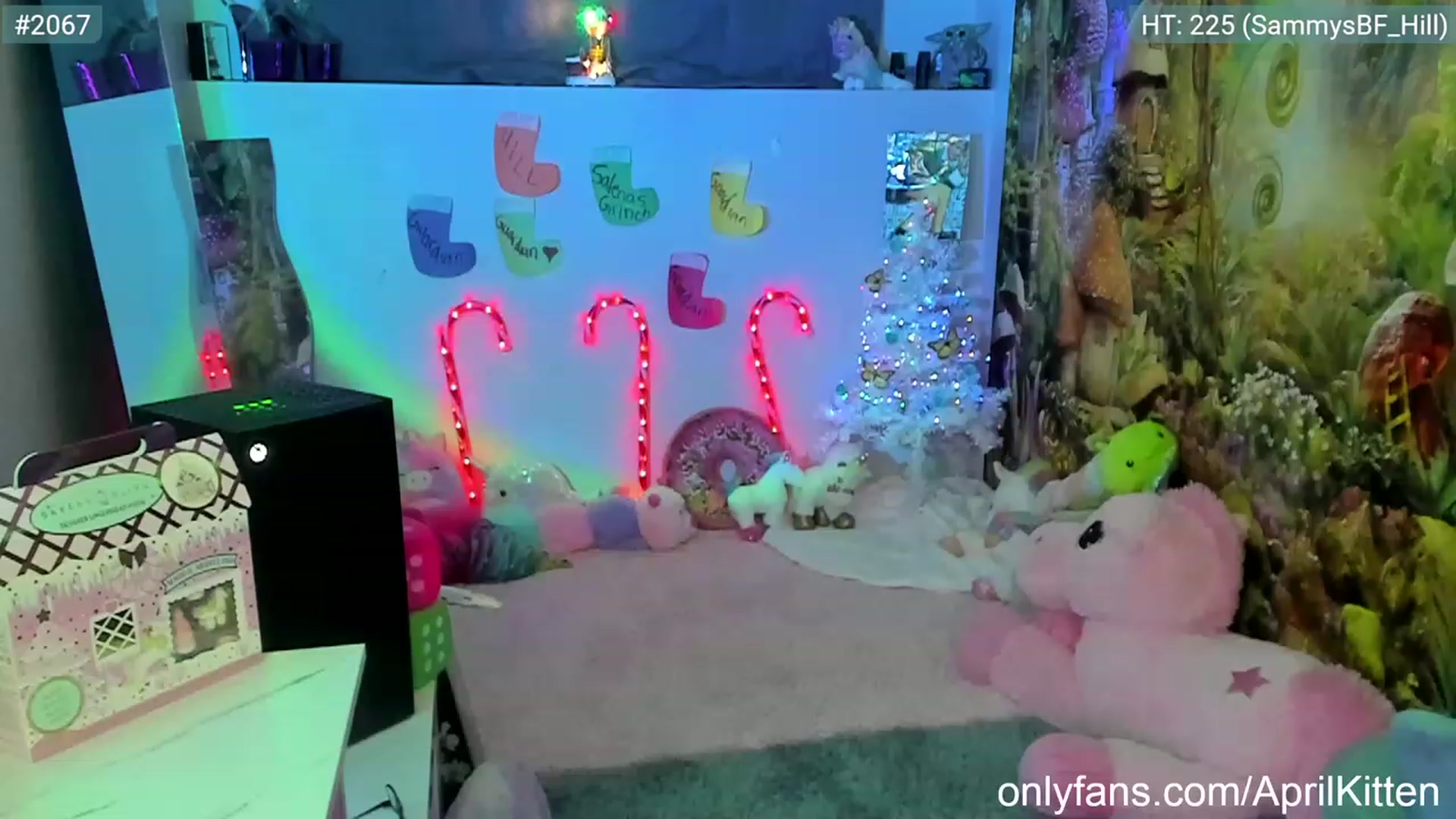 Gallery image thumbnail from April's myfreecams stream on, 12/11/2022, 07:31 image 3 of 20