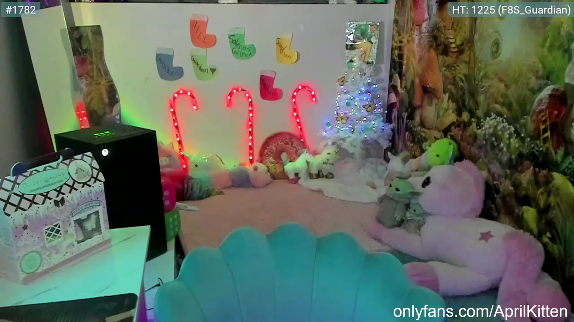 Gallery image thumbnail from April's myfreecams stream on, 12/11/2022, 07:49 image 11 of 20