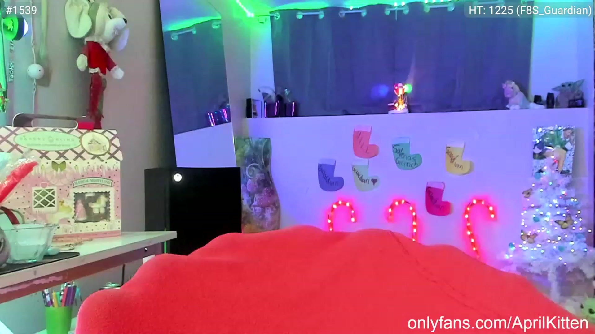 Gallery image thumbnail from April's myfreecams stream on, 12/11/2022, 09:38 image 15 of 20