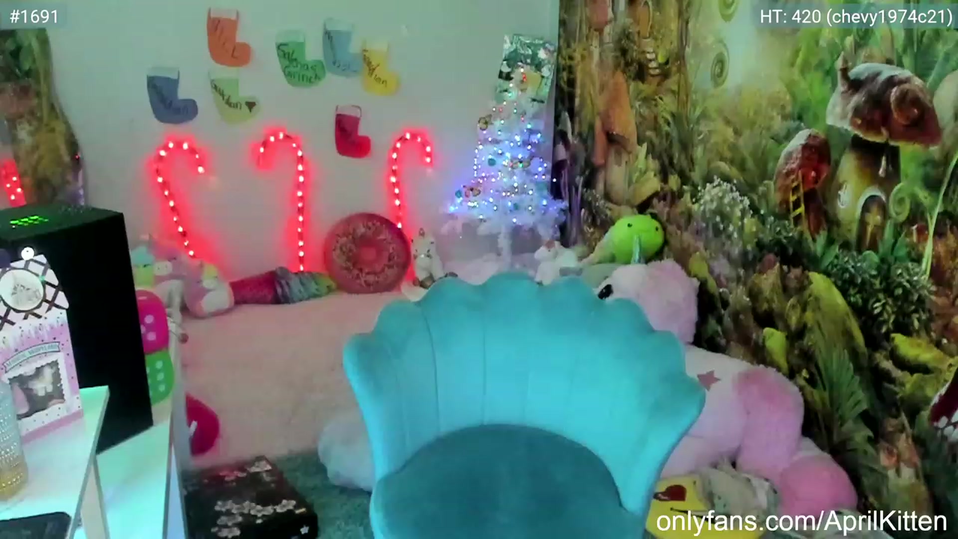 Gallery image thumbnail from April's myfreecams stream on, 12/16/2022, 07:29 image 2 of 20