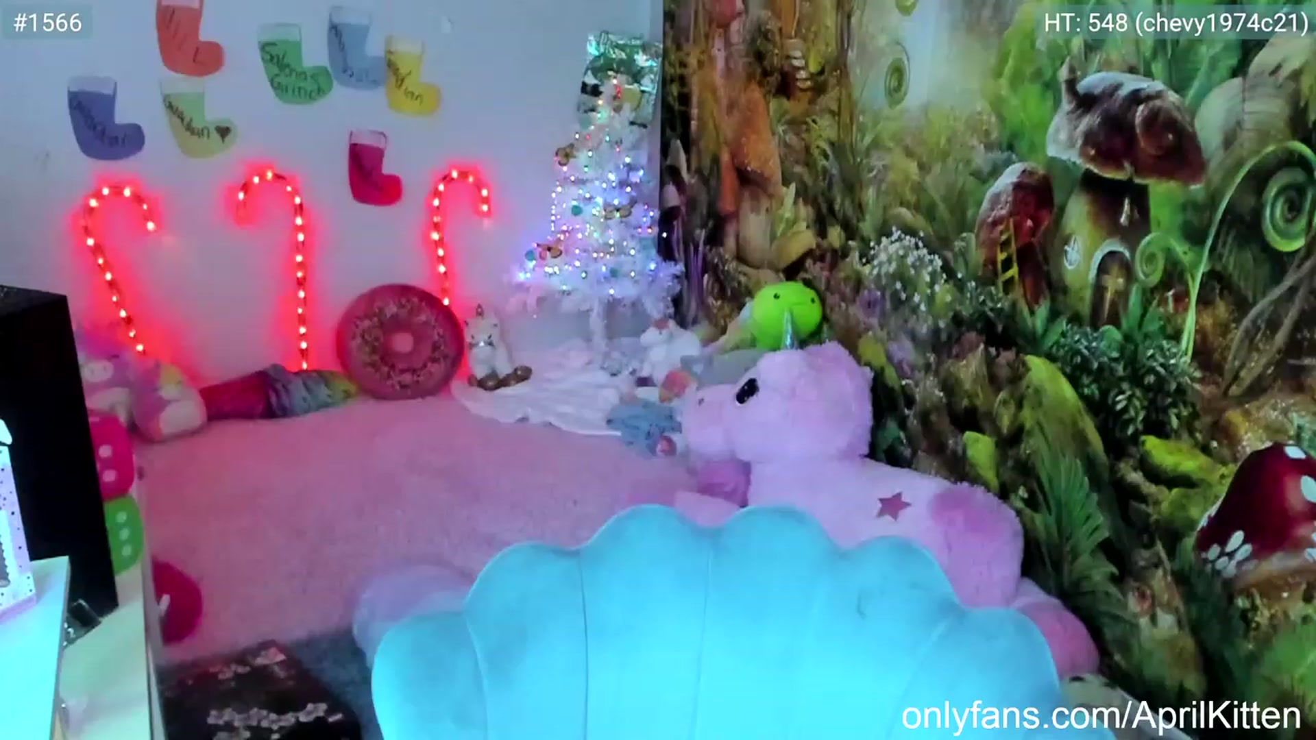 Gallery image thumbnail from April's myfreecams stream on, 12/16/2022, 07:29 image 10 of 20