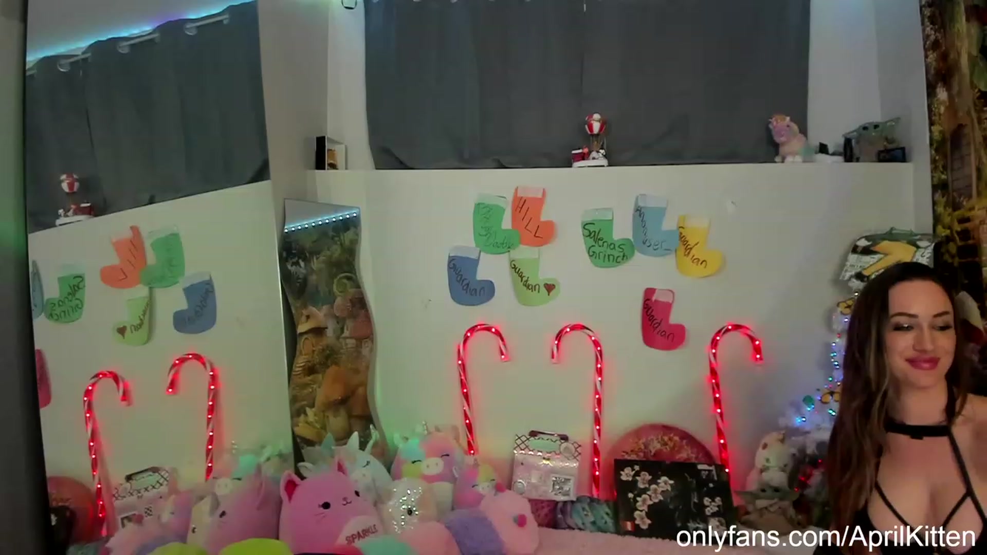 Gallery image thumbnail from April's myfreecams stream on, 12/18/2022, 07:09 image 18 of 20