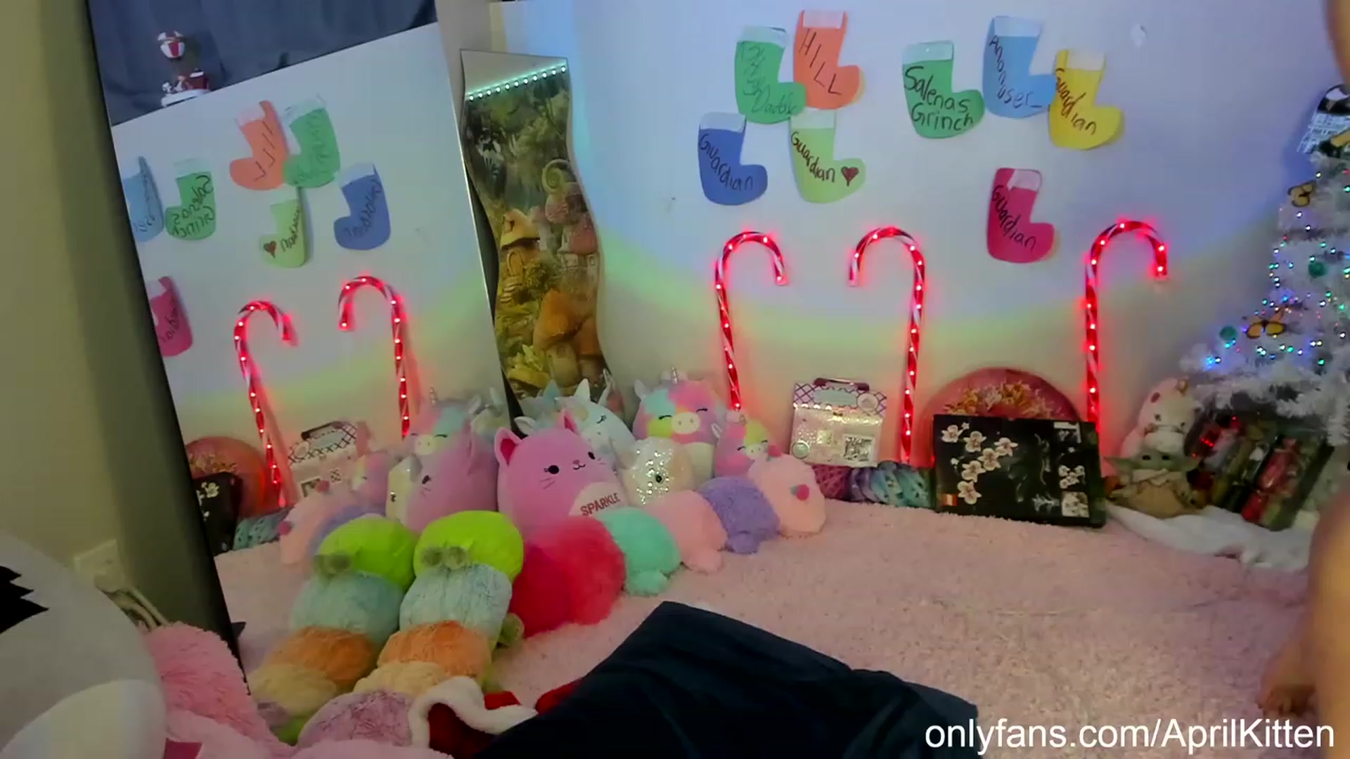 Gallery image thumbnail from April's myfreecams stream on, 12/18/2022, 07:09 image 17 of 20
