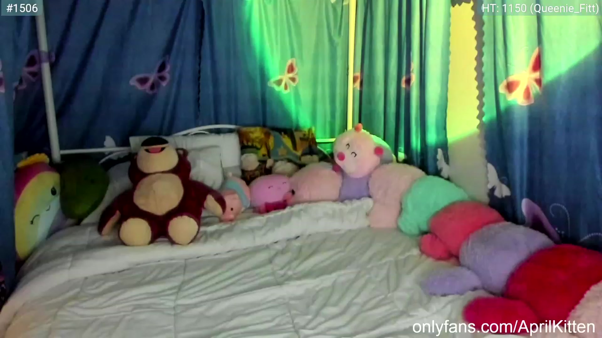 Gallery image thumbnail from April's myfreecams stream on, 01/01/2023, 07:06 image 18 of 20