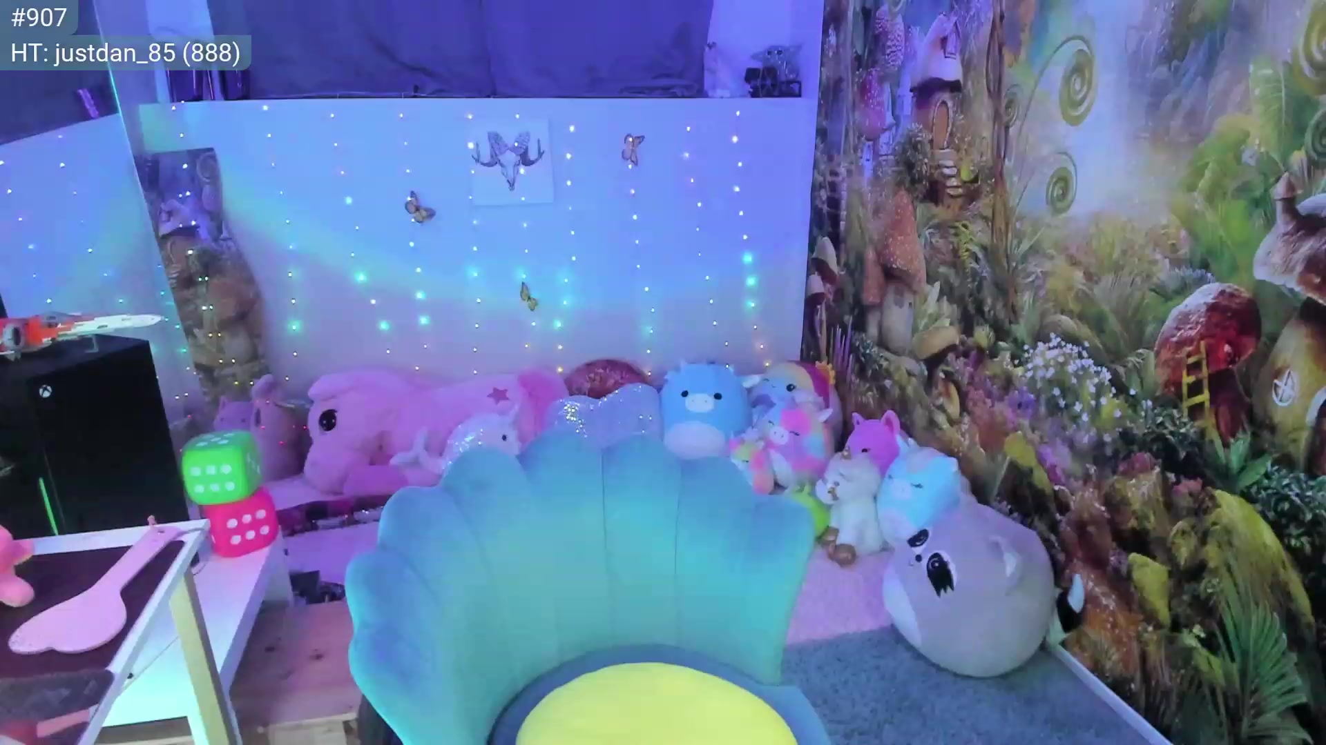 Gallery image thumbnail from April's myfreecams stream on, 03/29/2023, 05:26 image 7 of 20