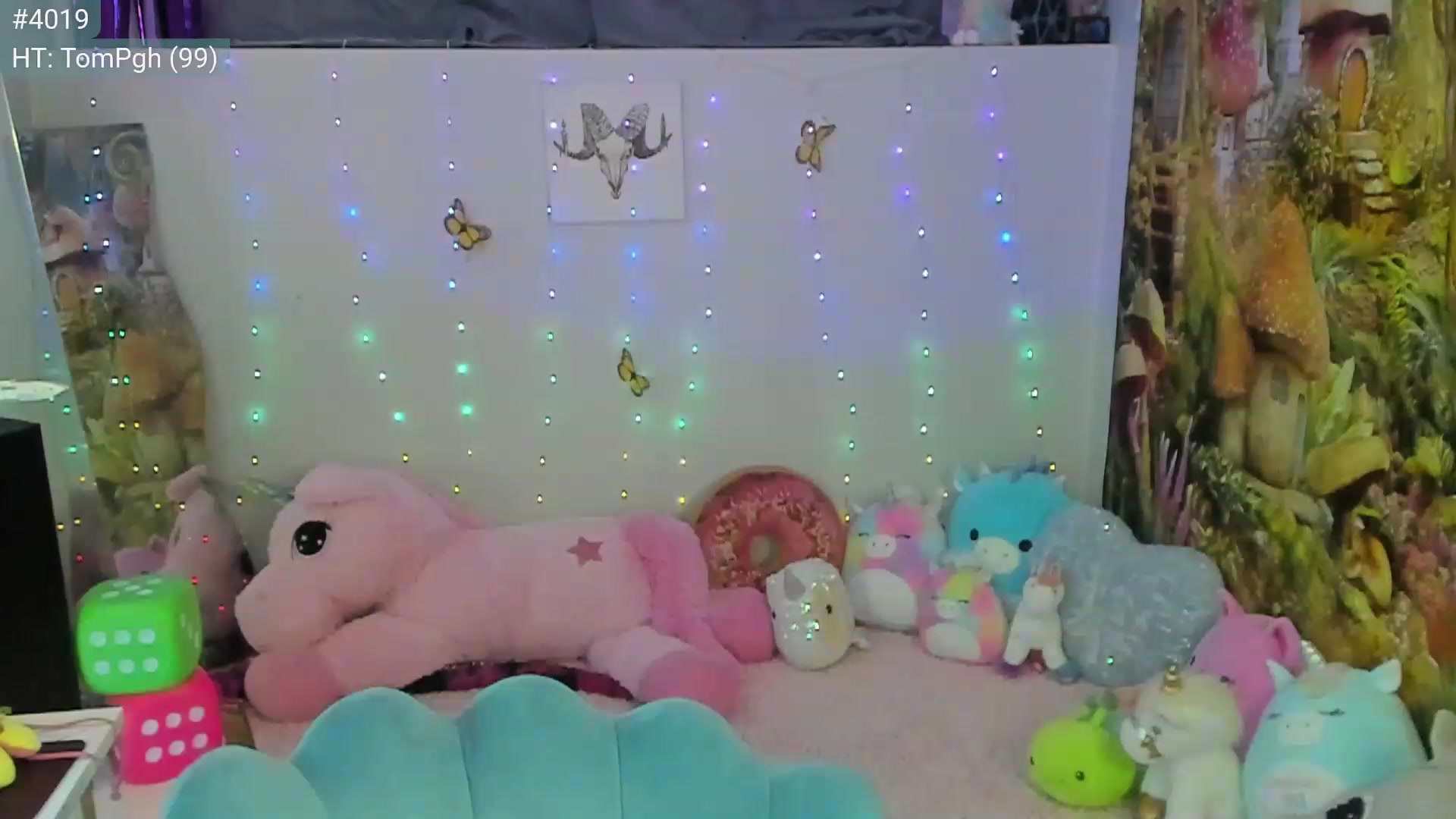 Gallery image thumbnail from April's myfreecams stream on, 04/03/2023, 04:21 image 8 of 20
