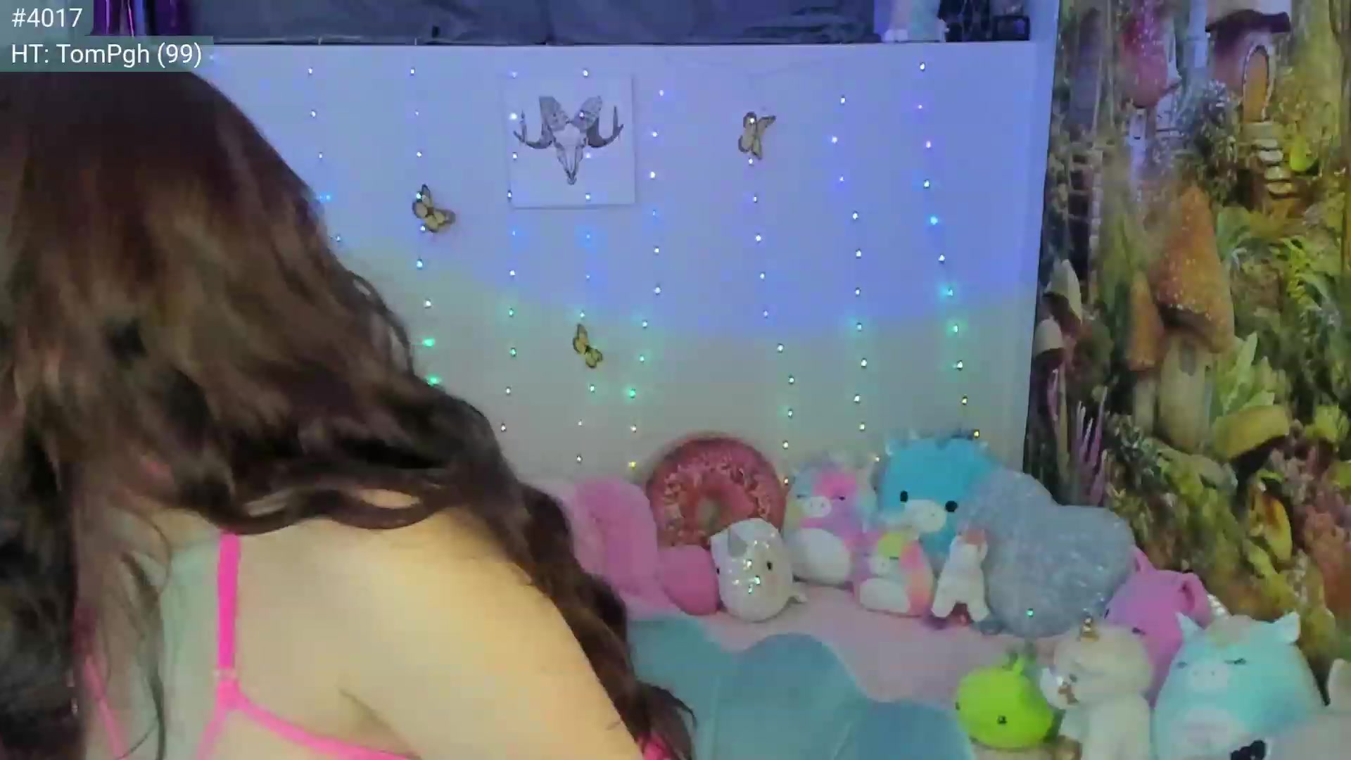 Gallery image thumbnail from April's myfreecams stream on, 04/03/2023, 04:21 image 6 of 20