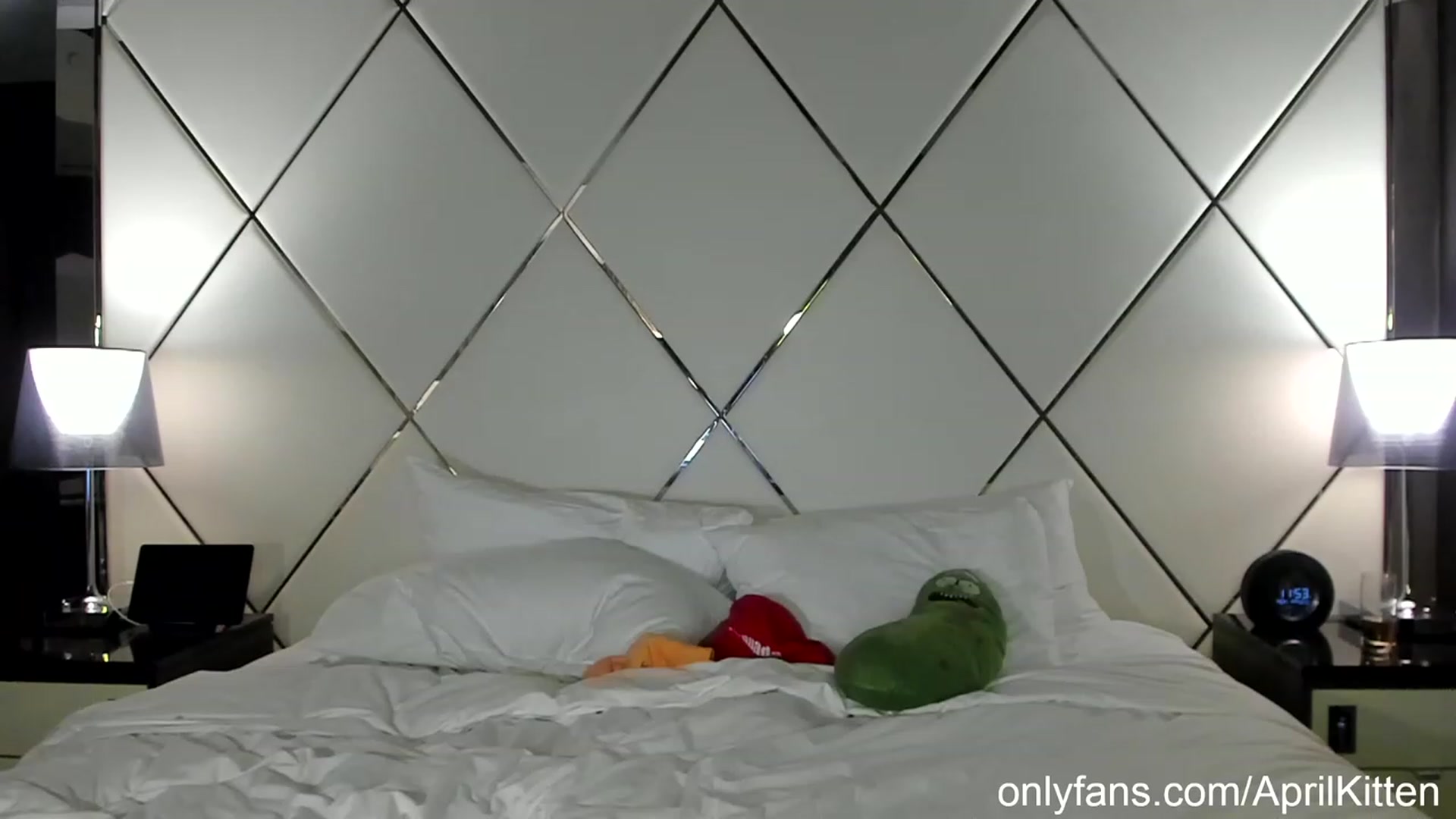 Gallery image thumbnail from April's myfreecams stream on, 05/23/2023, 07:40 image 8 of 20