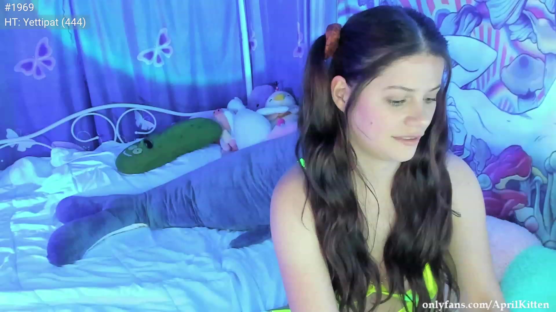 Gallery image thumbnail from April's myfreecams stream on, 06/10/2023, 04:18 image 3 of 20