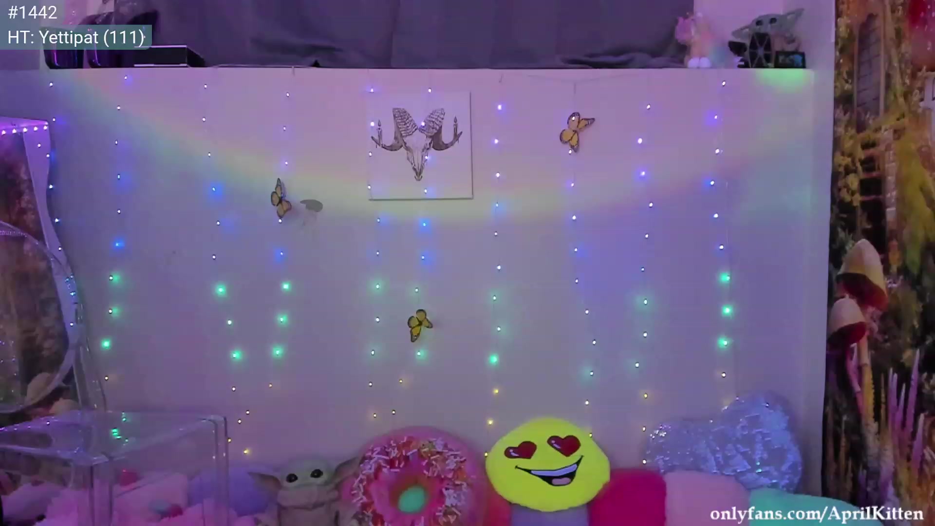 Gallery image thumbnail from April's myfreecams stream on, 07/23/2023, 05:28 image 9 of 20