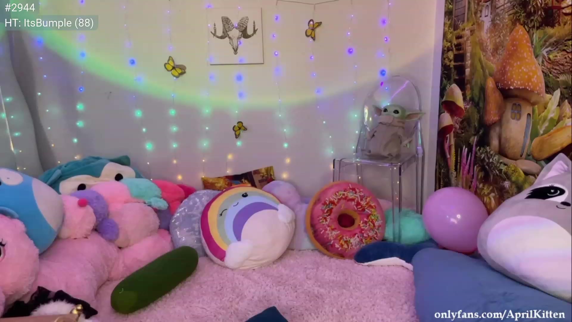 Gallery image thumbnail from April's myfreecams stream on, 08/06/2023, 04:45 image 6 of 20