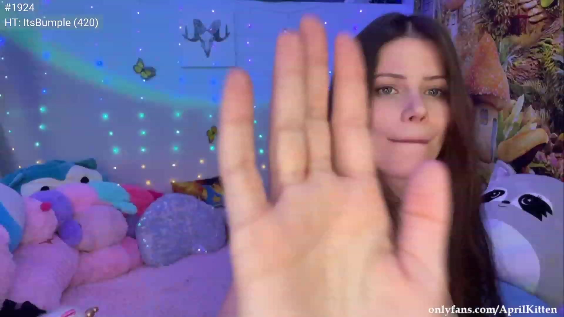 Gallery image thumbnail from April's myfreecams stream on, 08/06/2023, 06:20 image 18 of 20