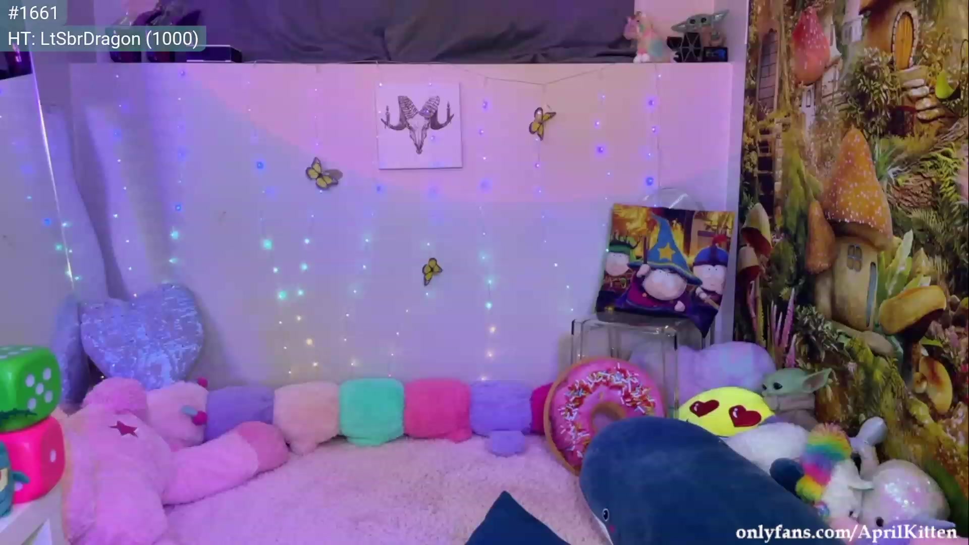 Gallery image thumbnail from April's myfreecams stream on, 08/21/2023, 05:46 image 13 of 20