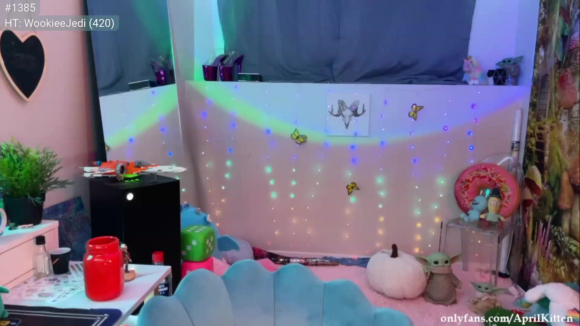 Gallery image thumbnail from April's myfreecams stream on, 09/07/2023, 04:01 image 9 of 20