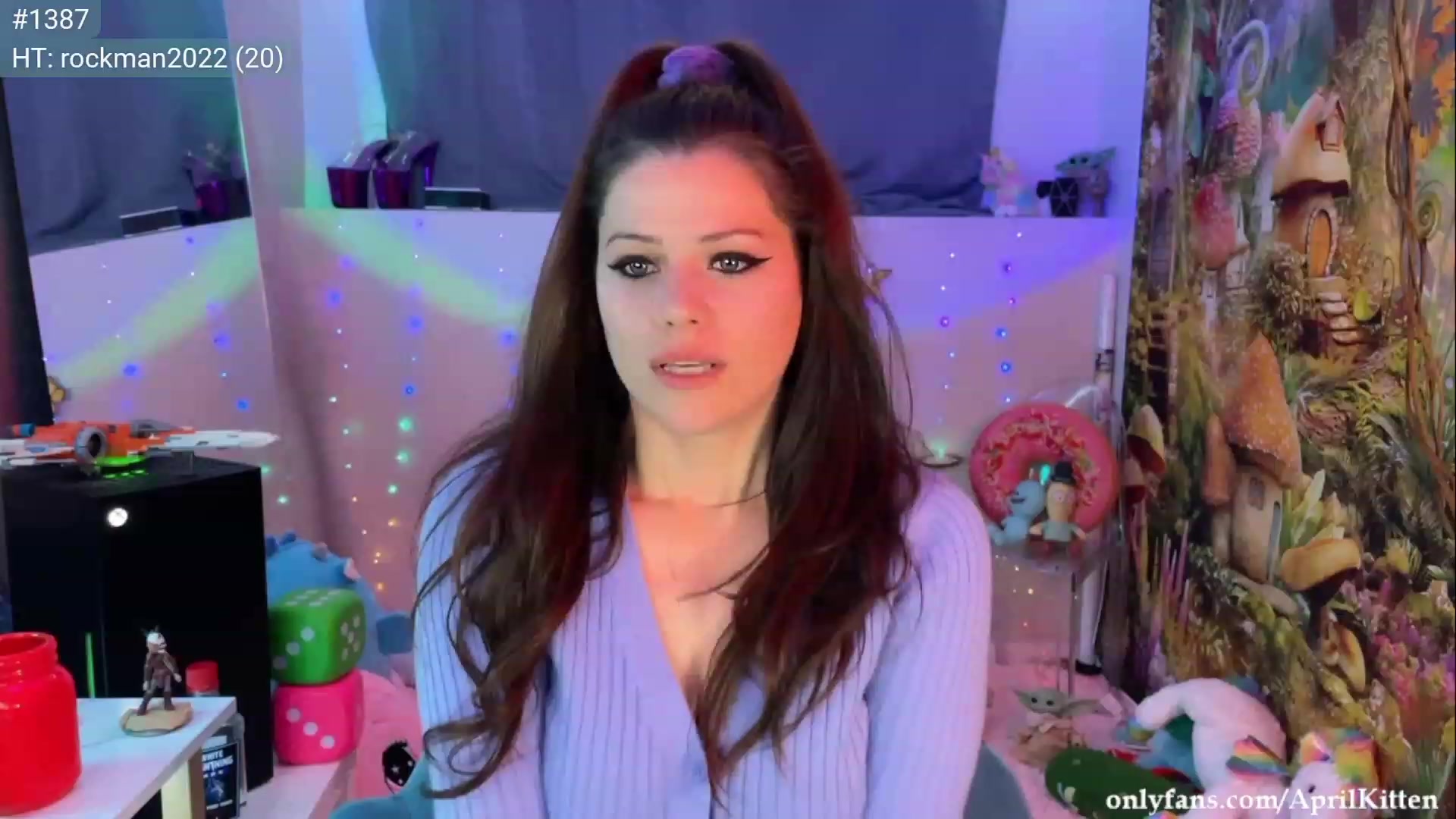 Gallery image thumbnail from April's myfreecams stream on, 09/07/2023, 04:01 image 4 of 20