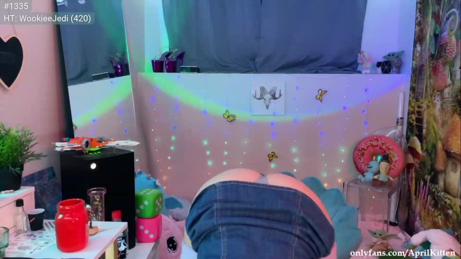Gallery image thumbnail from April's myfreecams stream on, 09/07/2023, 04:01 image 12 of 20