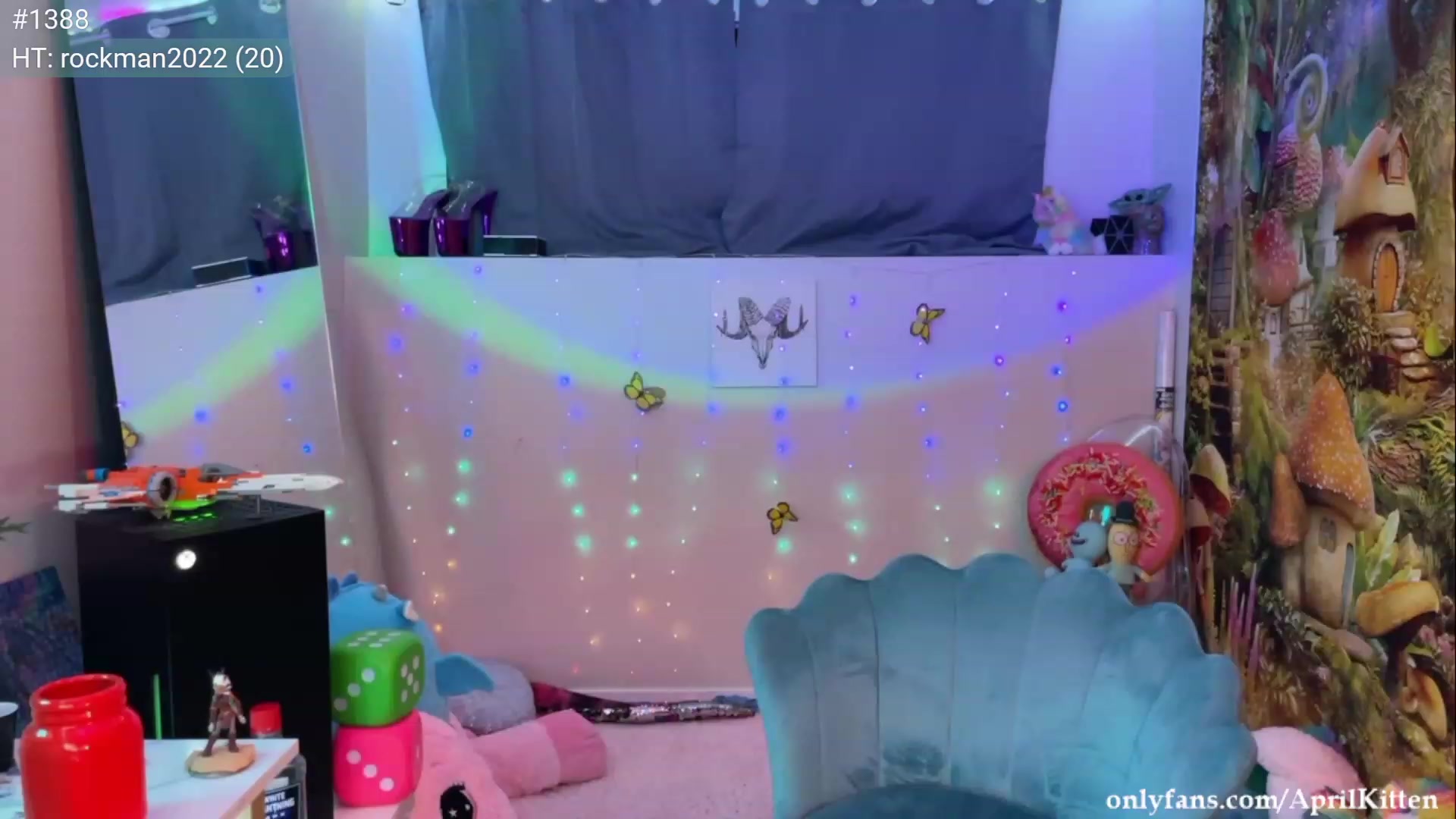 Gallery image thumbnail from April's myfreecams stream on, 09/07/2023, 04:01 image 5 of 20