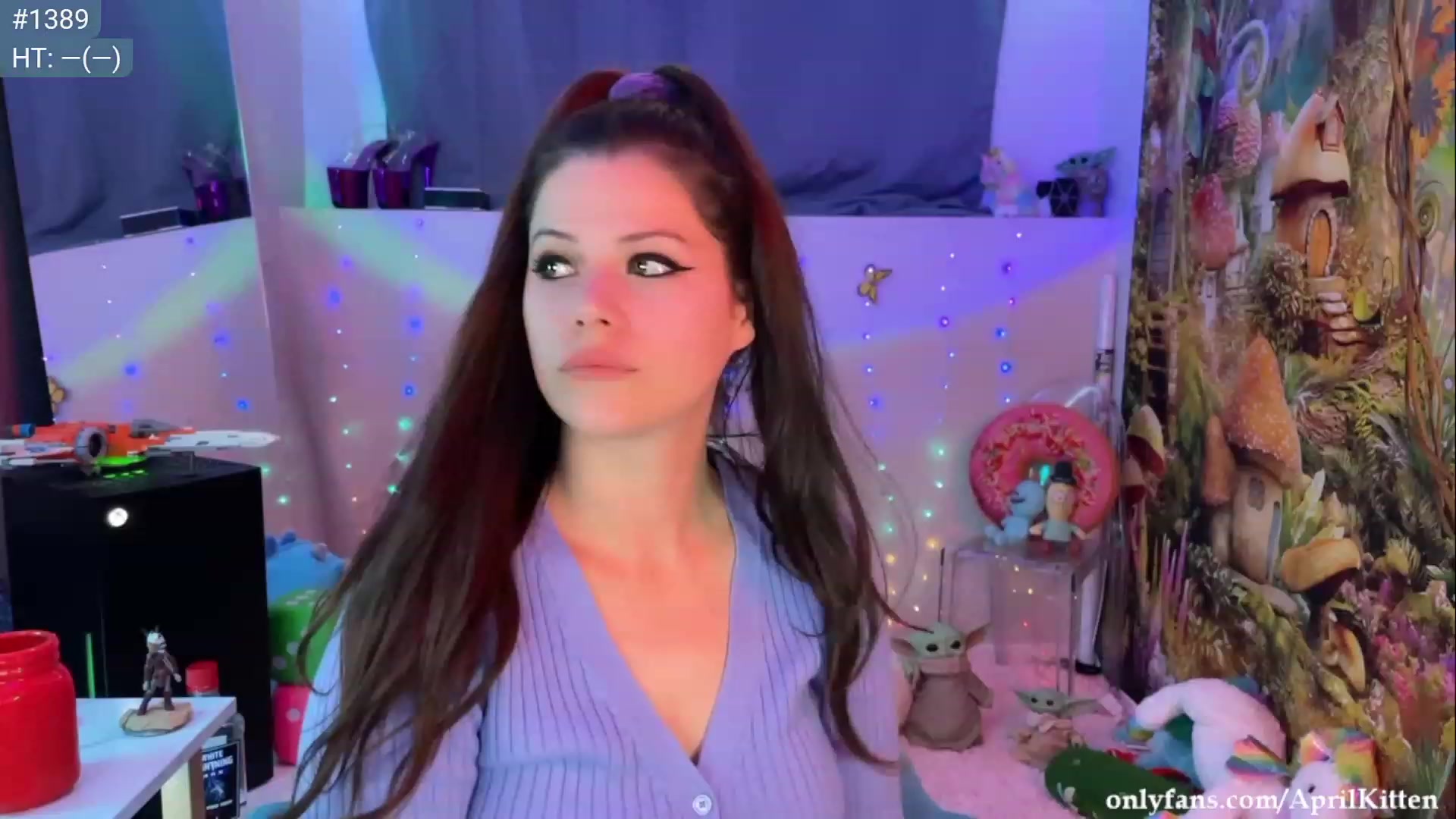Gallery image thumbnail from April's myfreecams stream on, 09/07/2023, 04:01 image 3 of 20