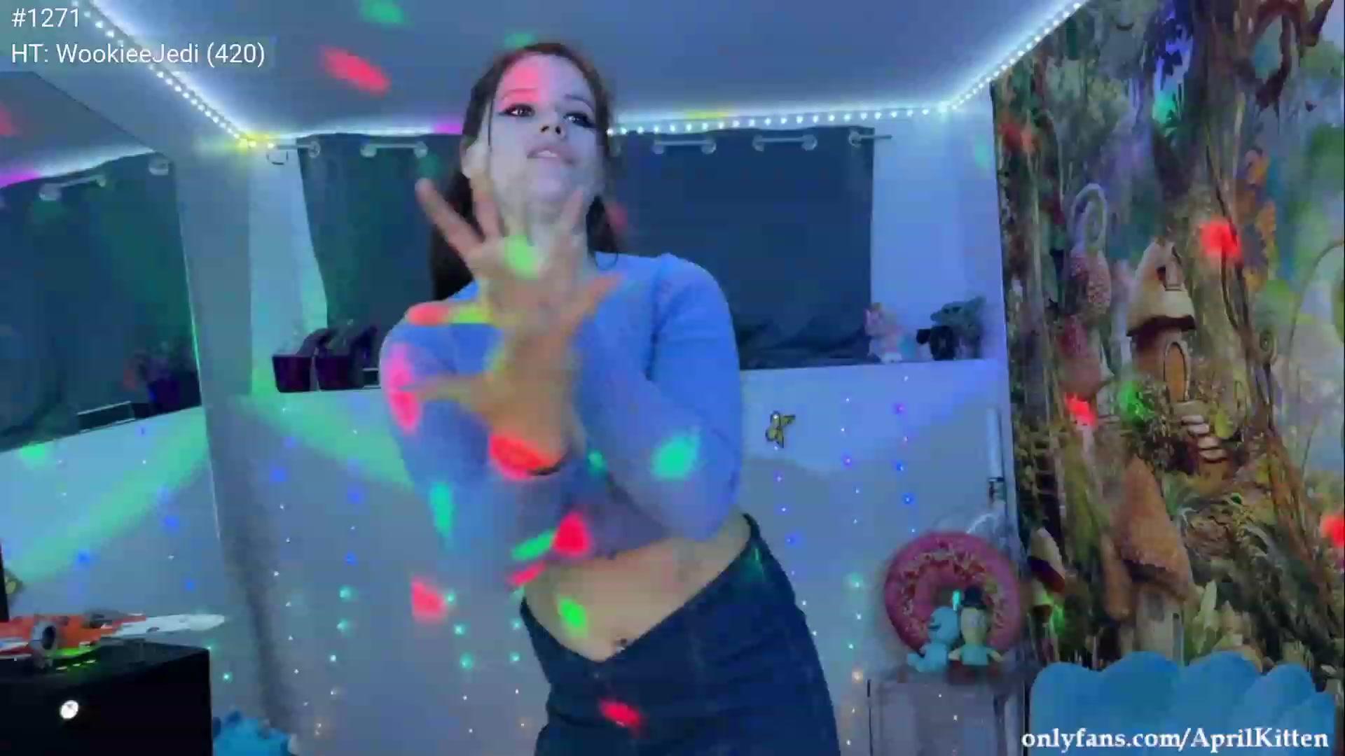 Gallery image thumbnail from April's myfreecams stream on, 09/07/2023, 05:12 image 1 of 20