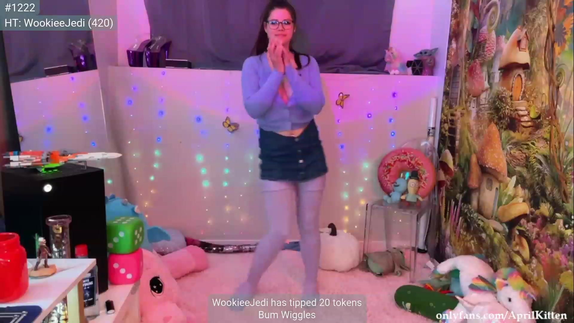 Gallery image thumbnail from April's myfreecams stream on, 09/07/2023, 05:12 image 7 of 20