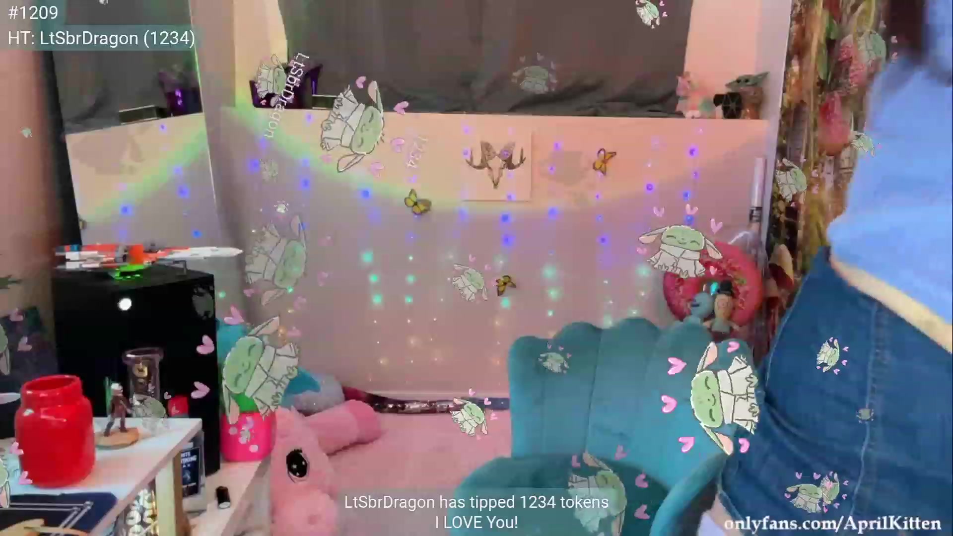 Gallery image thumbnail from April's myfreecams stream on, 09/07/2023, 05:12 image 10 of 20