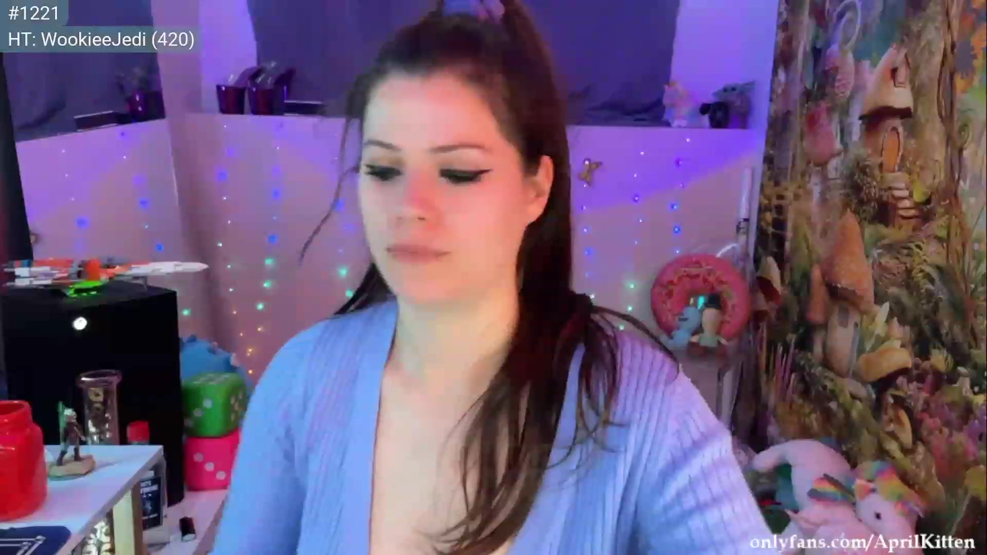 Gallery image thumbnail from April's myfreecams stream on, 09/07/2023, 05:12 image 6 of 20