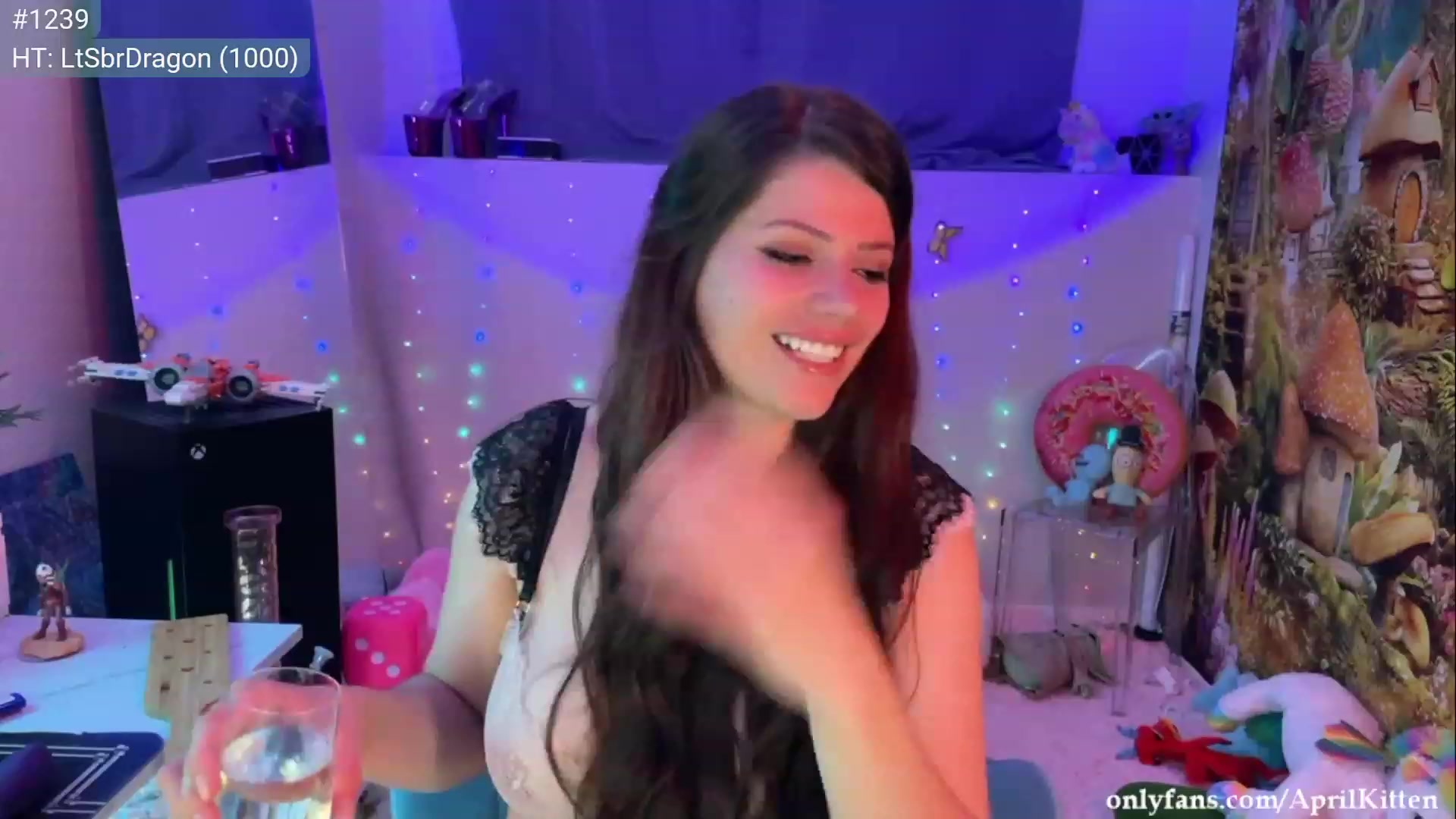 Gallery image thumbnail from April's myfreecams stream on, 09/13/2023, 06:17 image 13 of 20