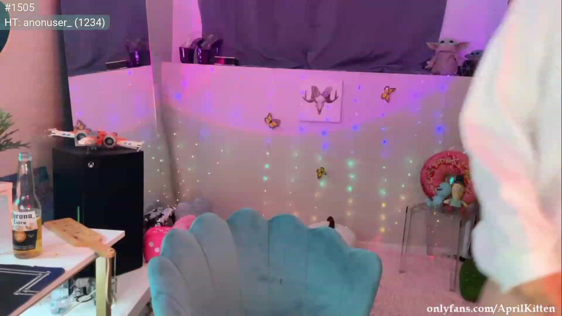 Gallery image thumbnail from April's myfreecams stream on, 09/19/2023, 06:38 image 4 of 20