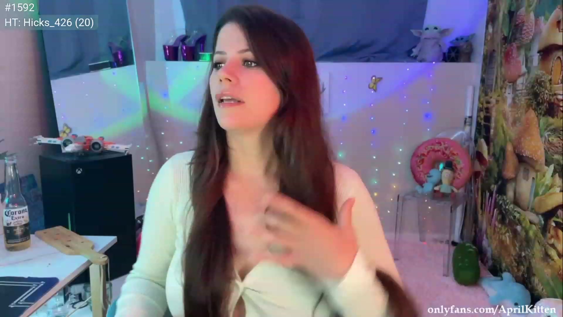Gallery image thumbnail from April's myfreecams stream on, 09/19/2023, 06:38 image 1 of 20