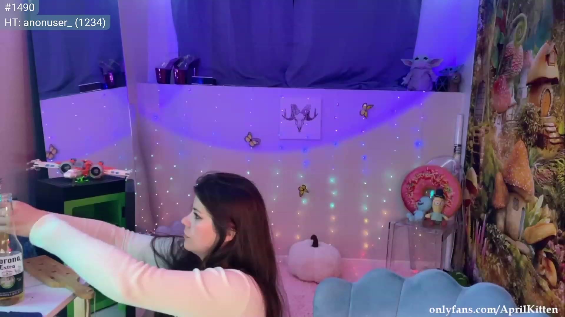 Gallery image thumbnail from April's myfreecams stream on, 09/19/2023, 06:38 image 9 of 20
