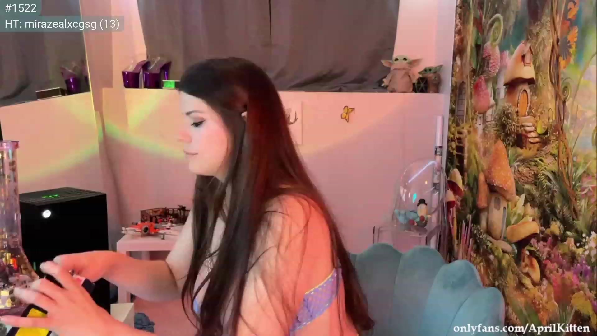 Gallery image thumbnail from April's myfreecams stream on, 09/21/2023, 04:21 image 2 of 20