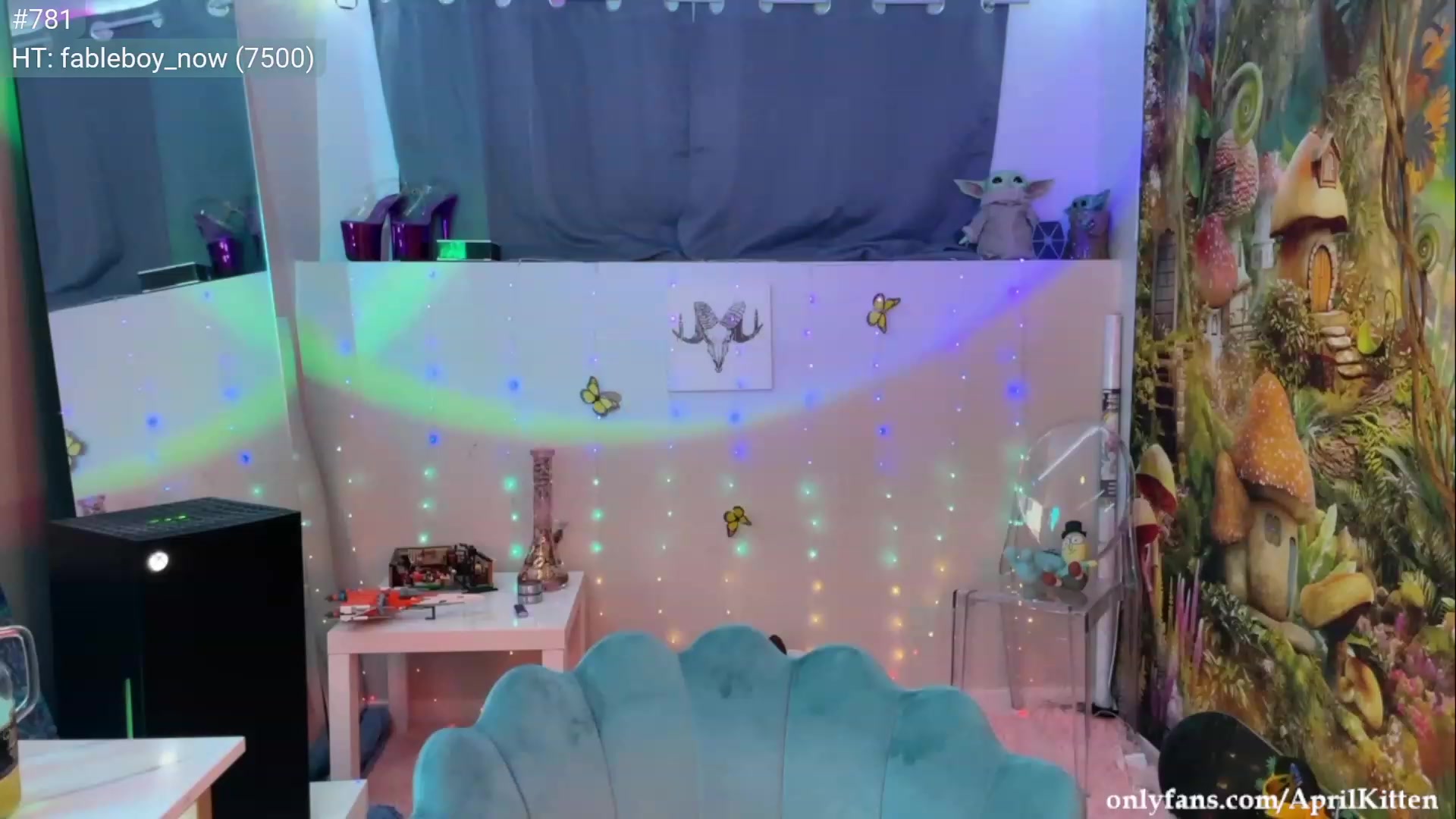 Gallery image thumbnail from April's myfreecams stream on, 09/21/2023, 05:34 image 15 of 20