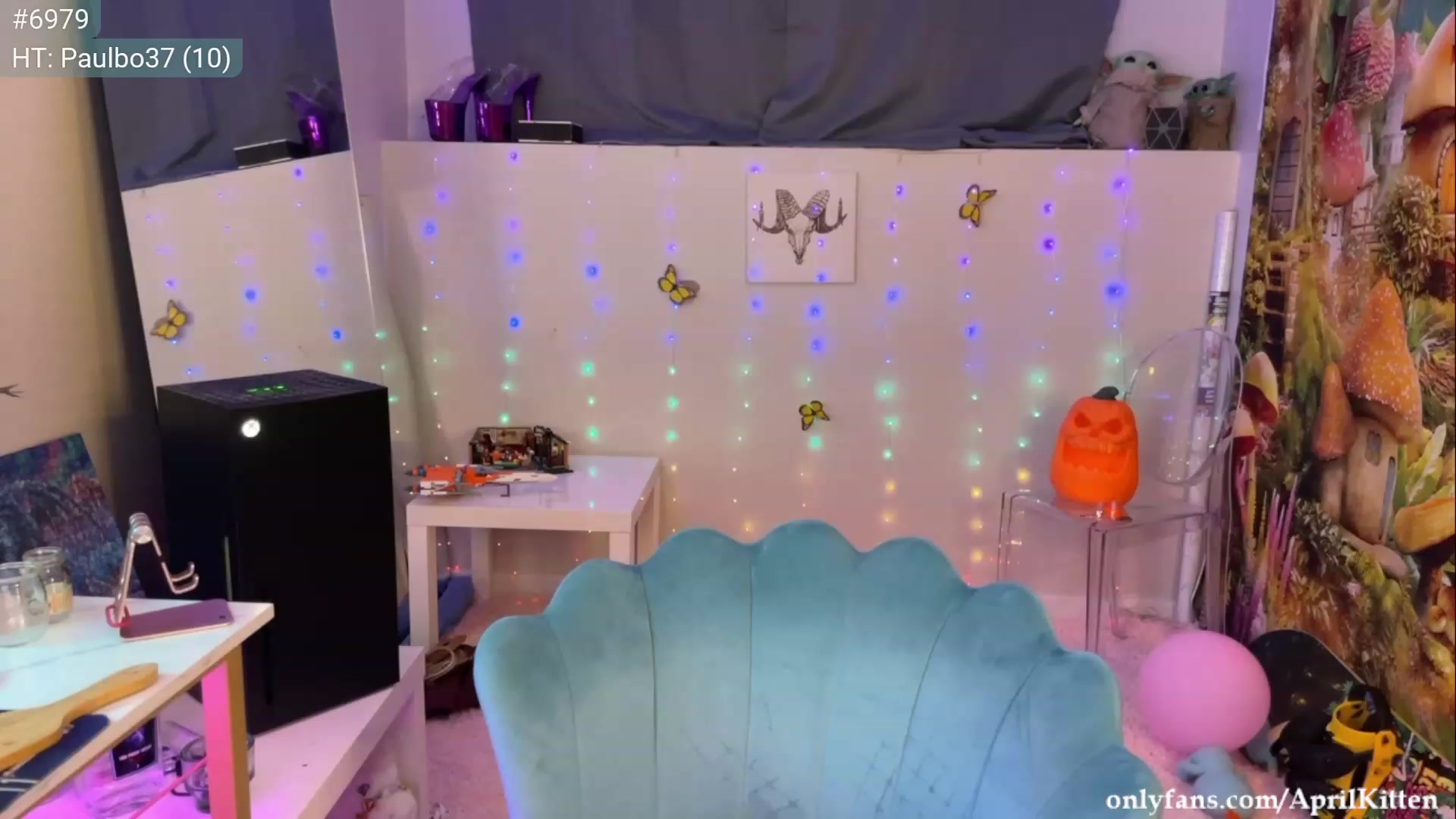 Gallery image thumbnail from April's myfreecams stream on, 10/04/2023, 04:56 image 2 of 20