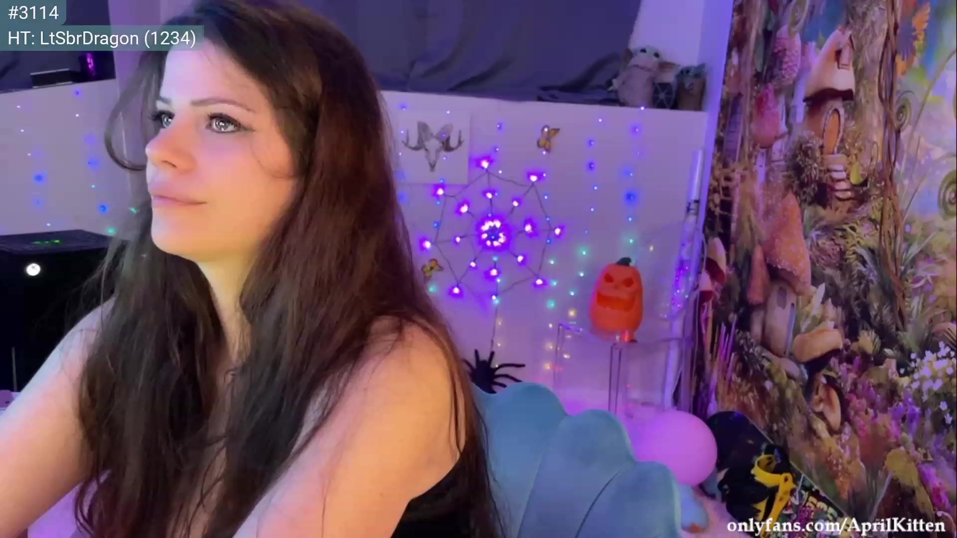 Gallery image thumbnail from April's myfreecams stream on, 10/04/2023, 04:56 image 11 of 20