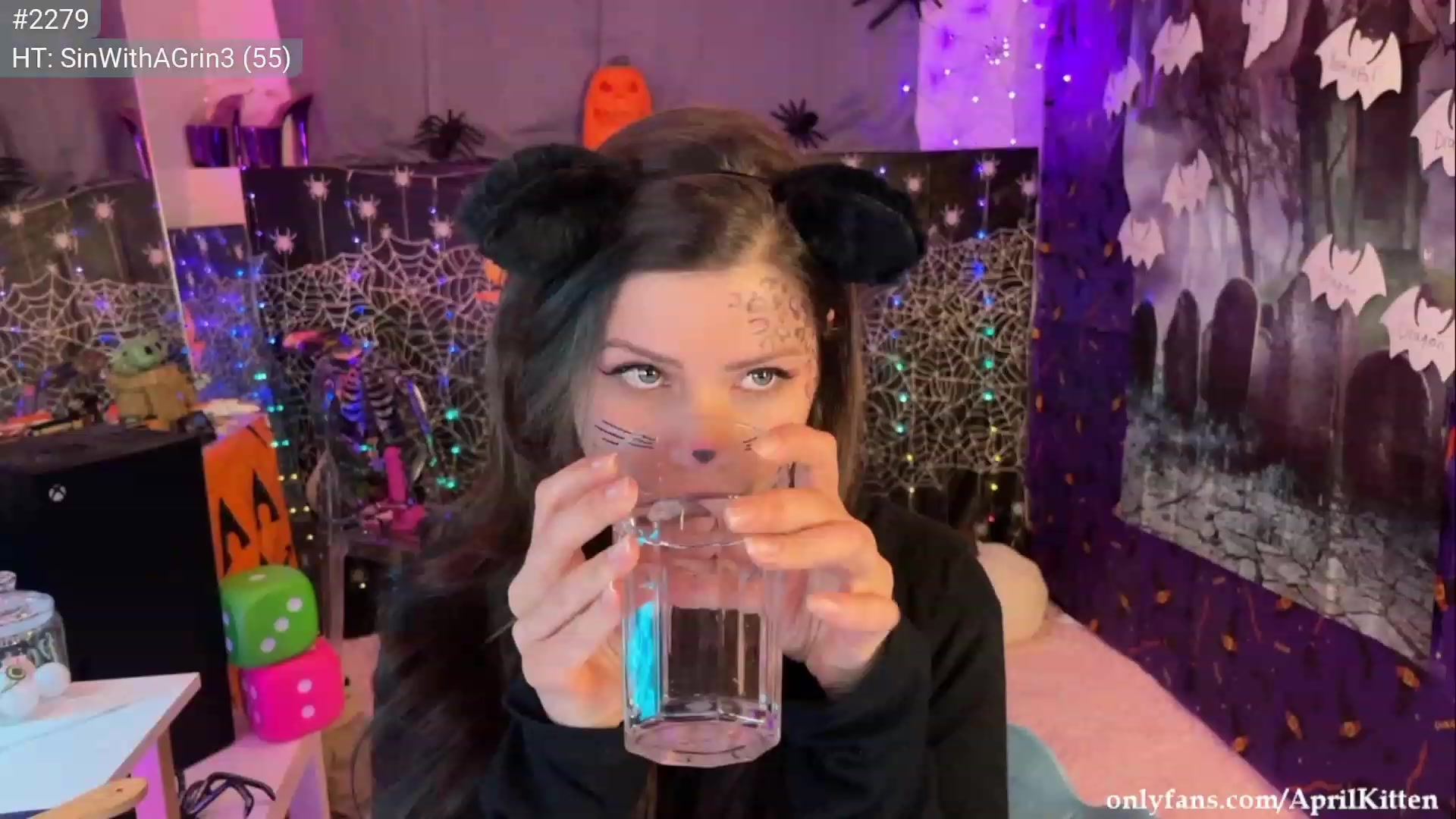 Gallery image thumbnail from April's myfreecams stream on, 10/11/2023, 06:35 image 13 of 20