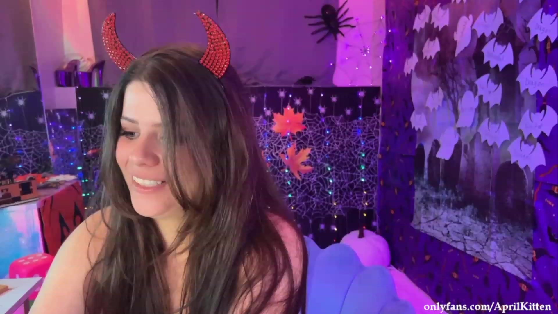 Gallery image thumbnail from April's myfreecams stream on, 10/18/2023, 06:57 image 19 of 20