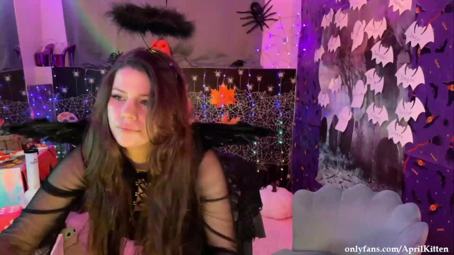 Gallery image thumbnail from April's myfreecams stream on, 10/28/2023, 04:20 image 5 of 20