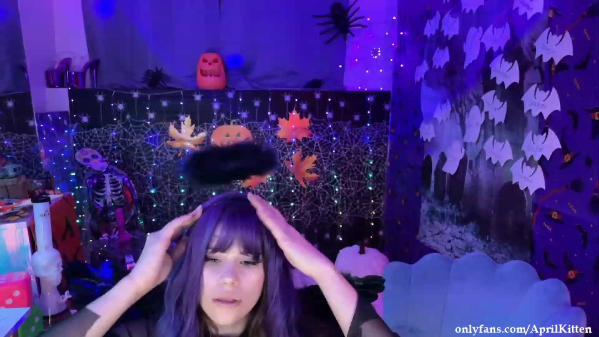 Gallery image thumbnail from April's myfreecams stream on, 10/28/2023, 04:20 image 6 of 20