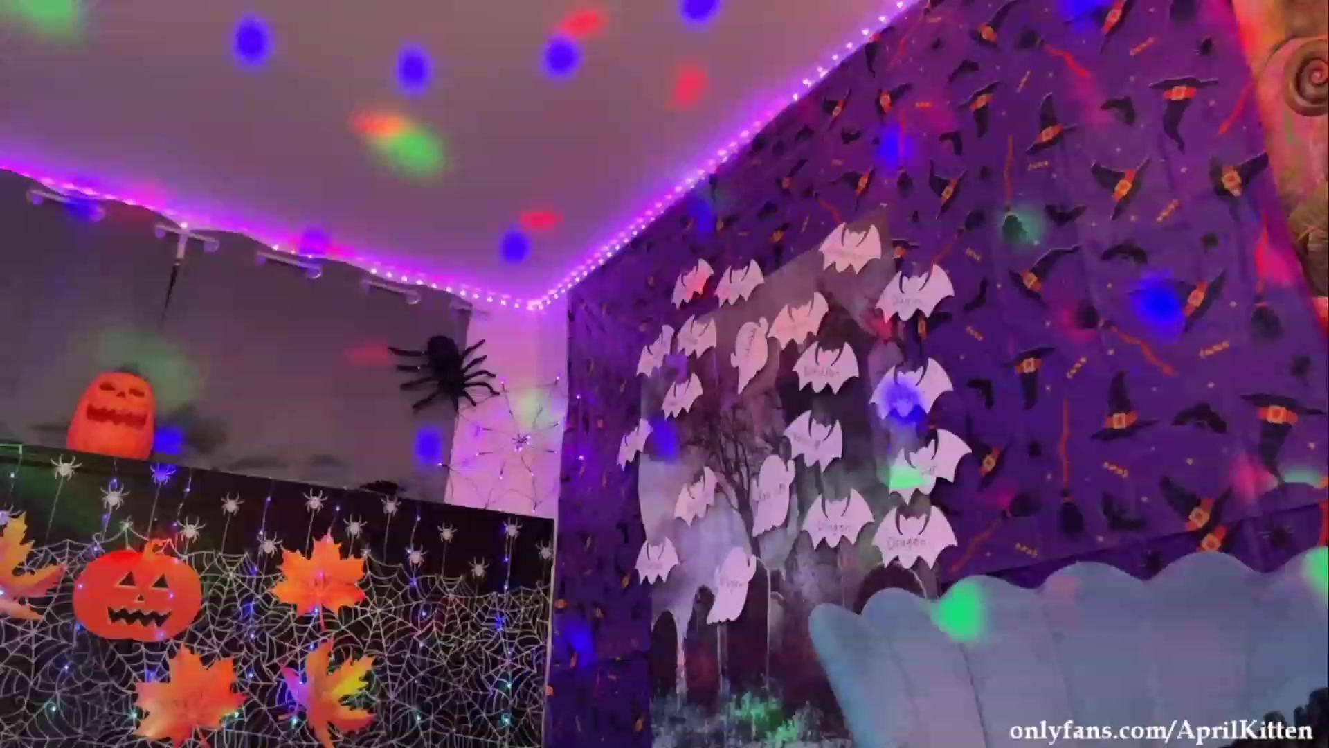 Gallery image thumbnail from April's myfreecams stream on, 10/28/2023, 04:20 image 8 of 20