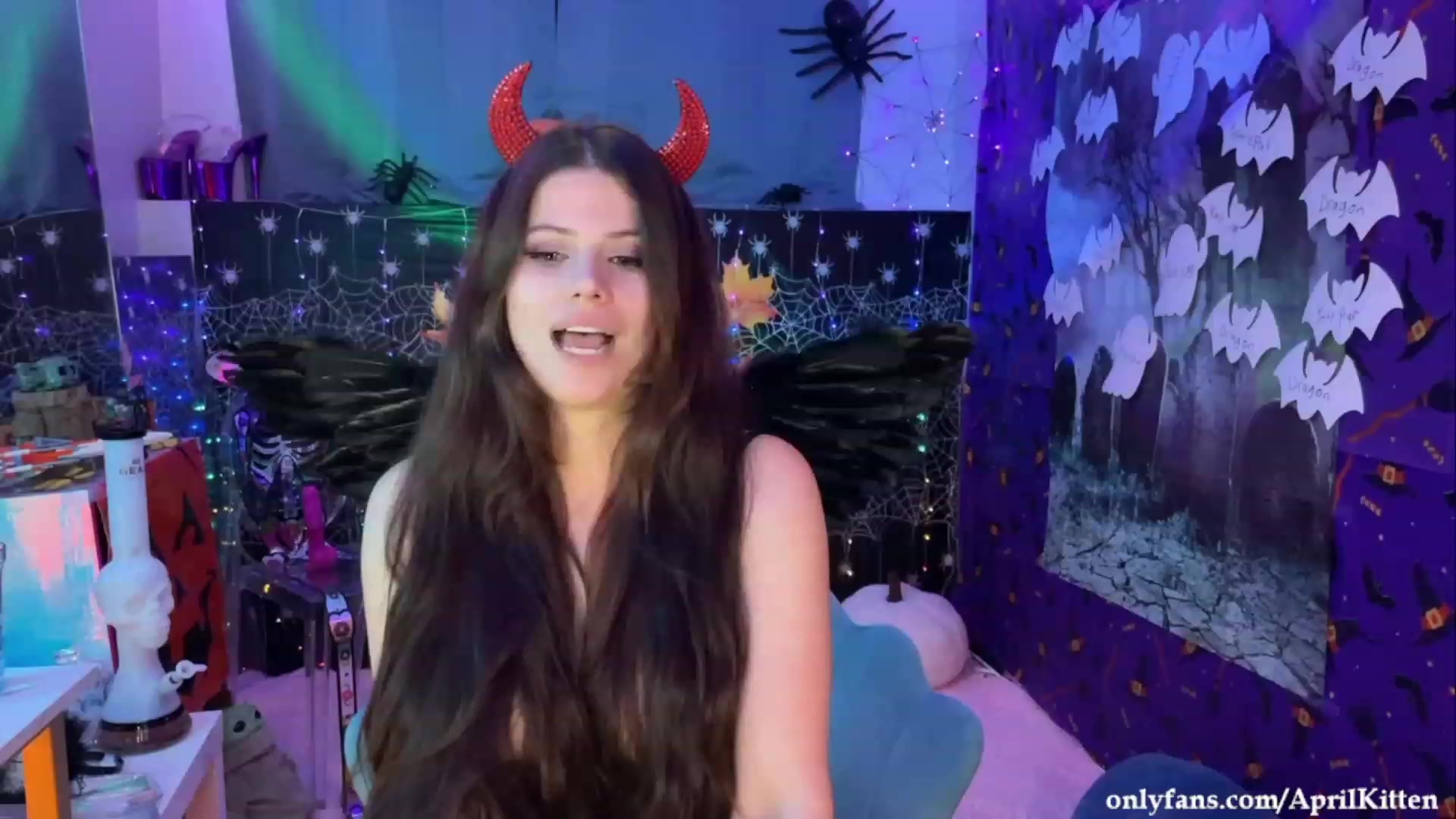 Gallery image thumbnail from April's myfreecams stream on, 10/28/2023, 06:34 image 13 of 20