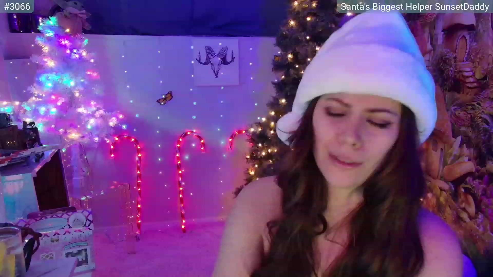 Gallery image thumbnail from April's myfreecams stream on, 12/07/2023, 10:40 image 2 of 20